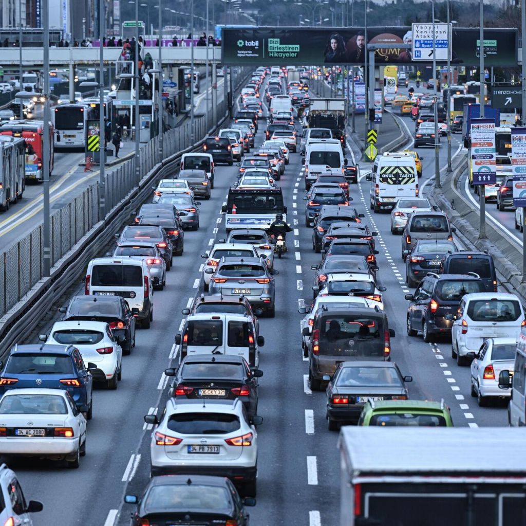 İstanbul ve Ankara’da trafik yoğunluğu rekor seviyeye&nbsp;ulaştı